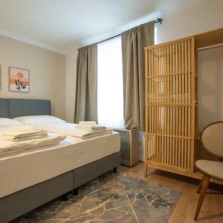 A 2-Bedroom Apartment With A King-Size Bed And A Balcony Is Located Just A 15-Minute Walk From Stephansplatz. Vídeň Exteriér fotografie
