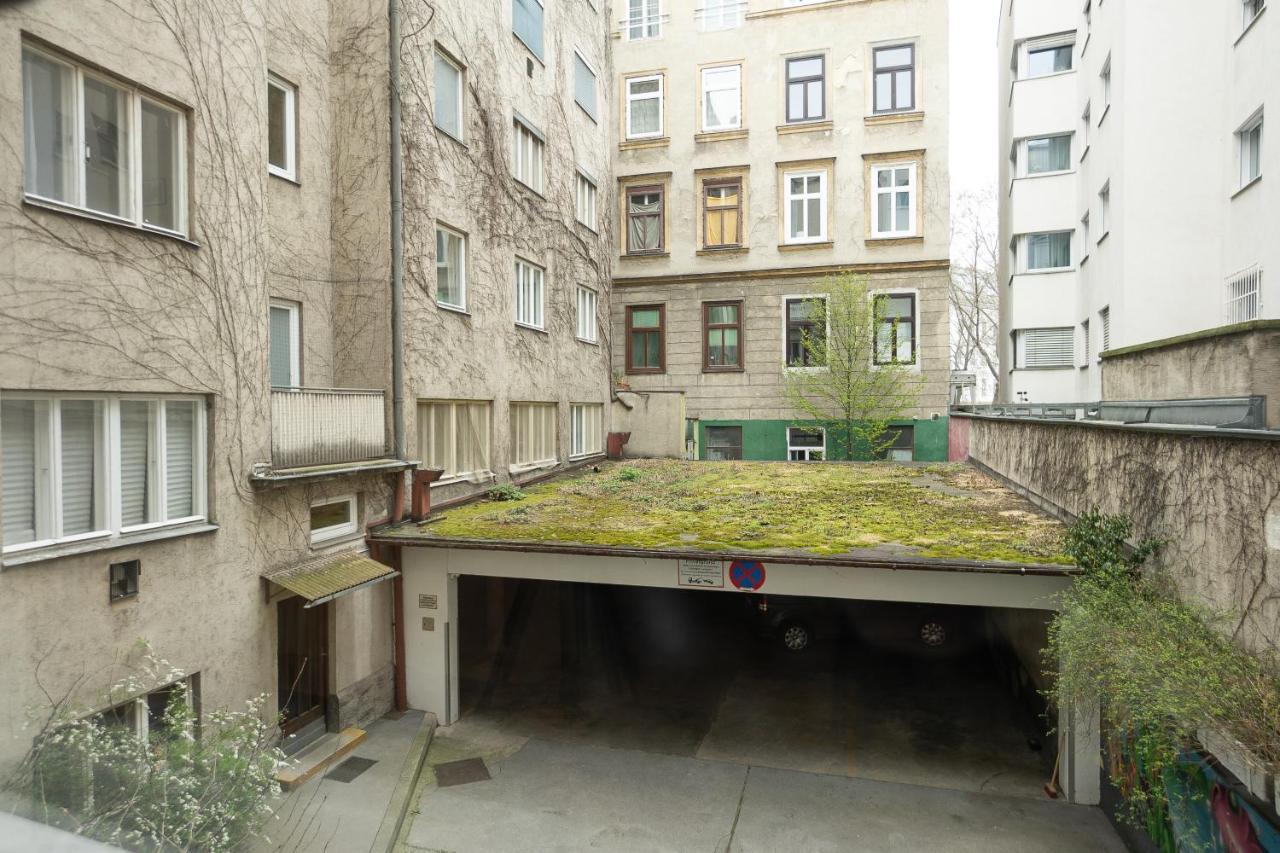 A 2-Bedroom Apartment With A King-Size Bed And A Balcony Is Located Just A 15-Minute Walk From Stephansplatz. Vídeň Exteriér fotografie