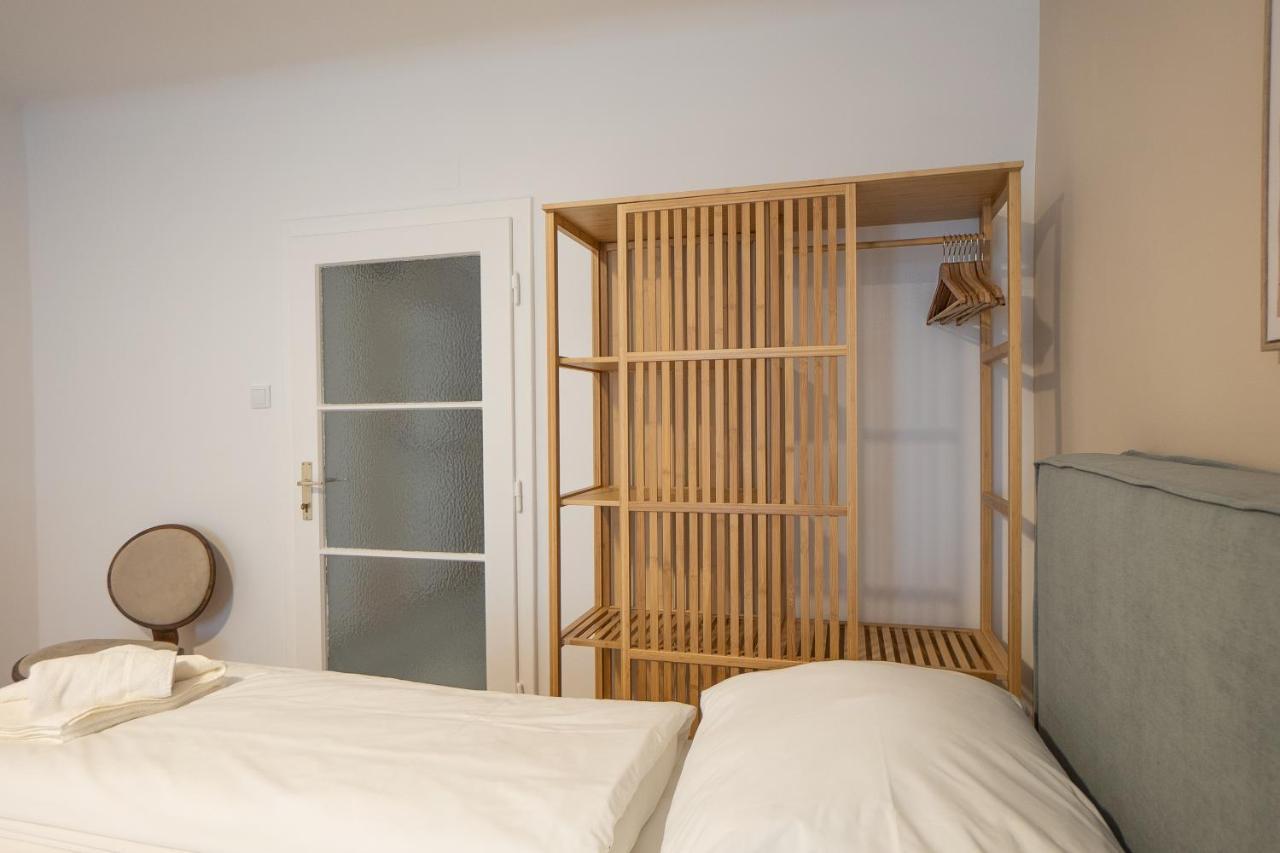 A 2-Bedroom Apartment With A King-Size Bed And A Balcony Is Located Just A 15-Minute Walk From Stephansplatz. Vídeň Exteriér fotografie